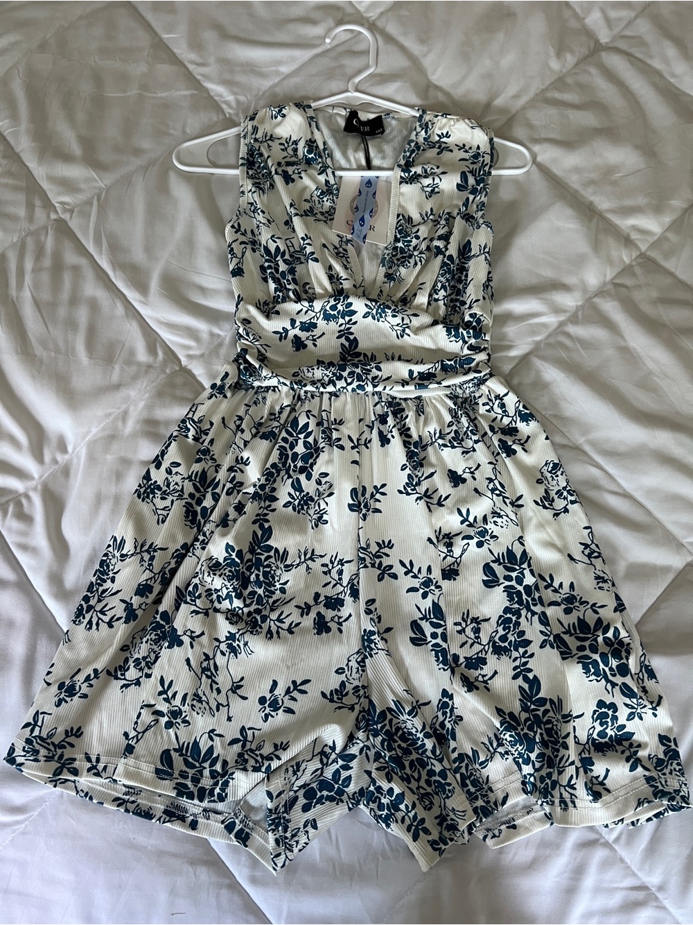 Floral V-Neck Fit & Flare Romper in White and Navy size XXS/00 - Picture 2 of 4